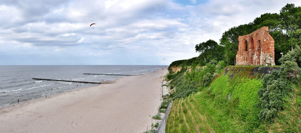 Ruiny kościoła w Trzęsaczu